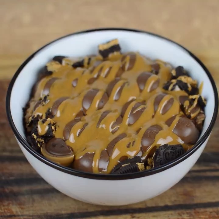 Aero and Biscoff Protein Oatmeal Bowl
