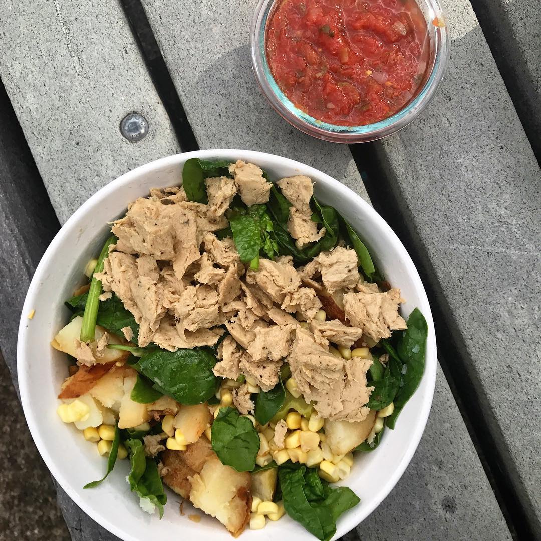Vegan Salad with Spinach and Vegetables