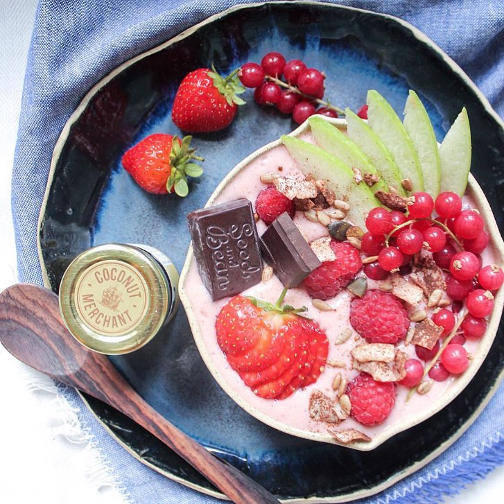 Refreshing Berry Smoothie with Banana and Honey