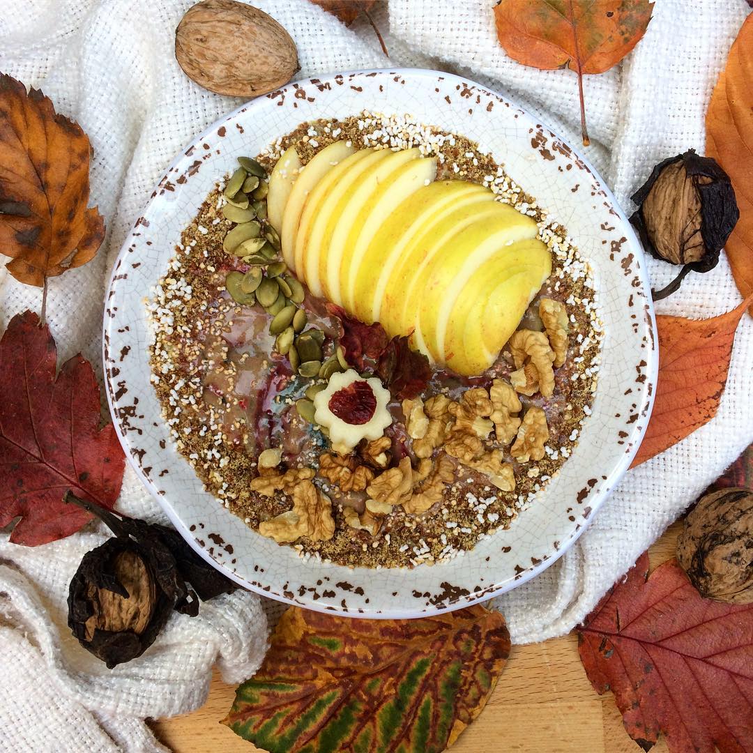 Autumnal Moringa Smoothie with Fruits and Nuts