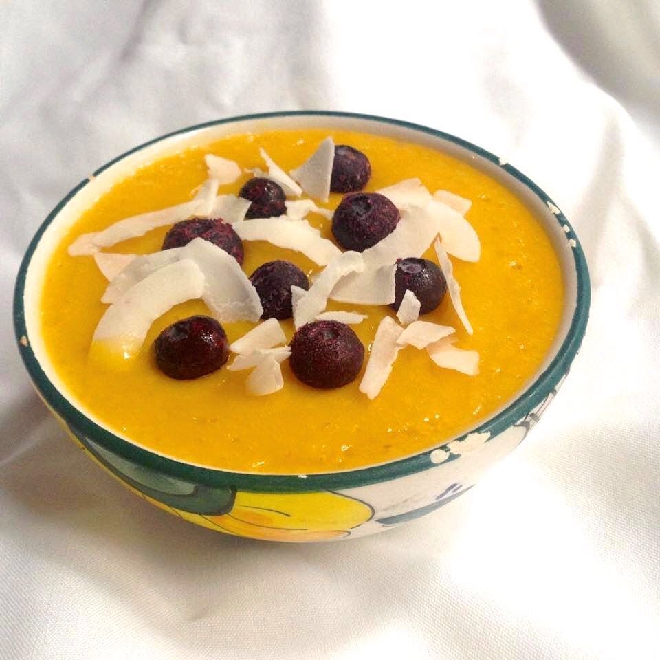 Papaya and Hemp Seeds Smoothie Bowl