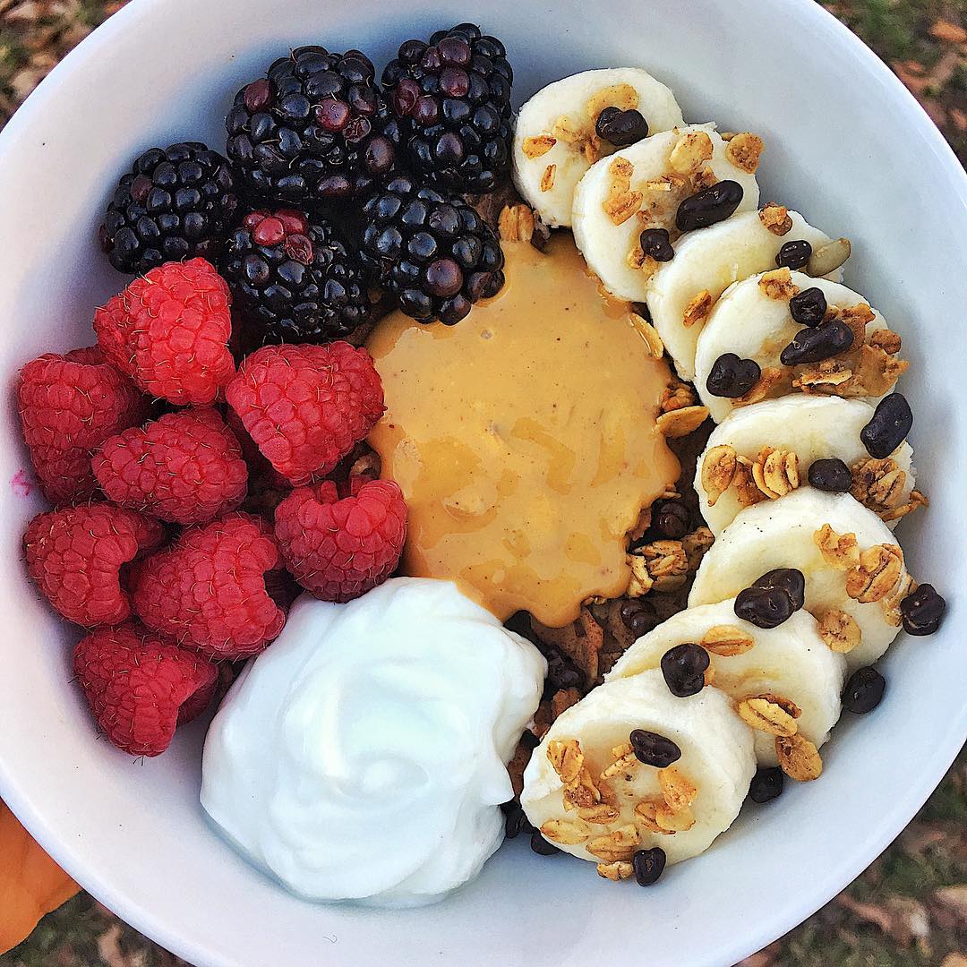 Warm Chocolate Protein Oats Bowl
