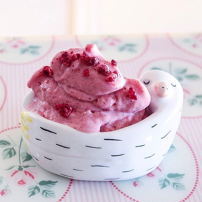 Lingonberry Banana Cream Smoothie
