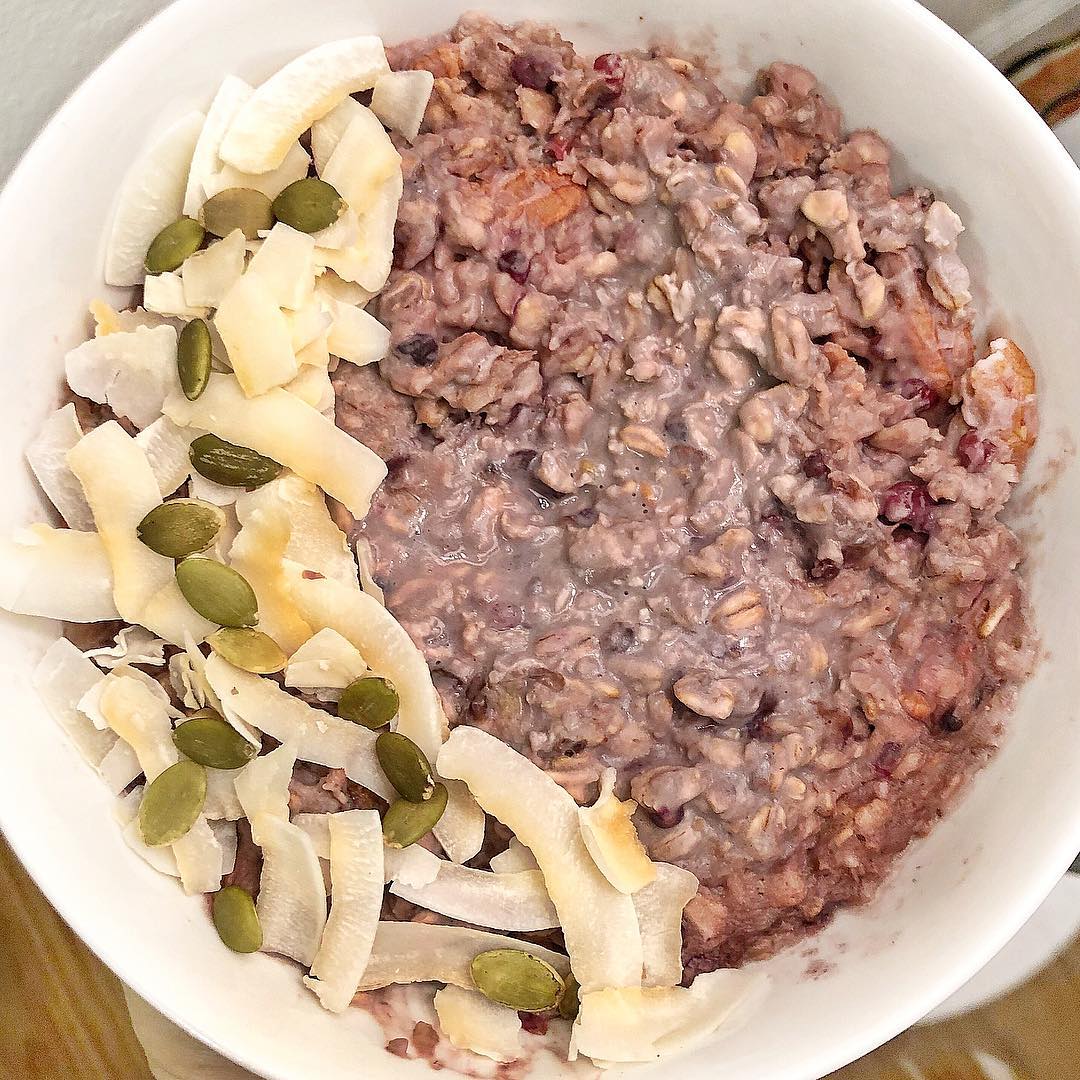 Overnight Berry Oats with Nuts and Fruit