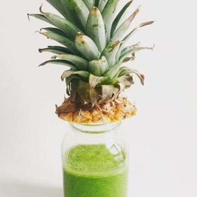 Refreshing Healthy Pineapple Spirulina Green Smoothie