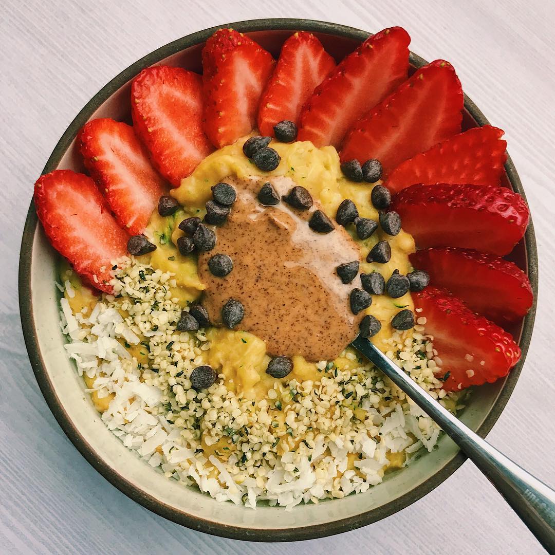 Vegan Banana Maple Oats with Toppings