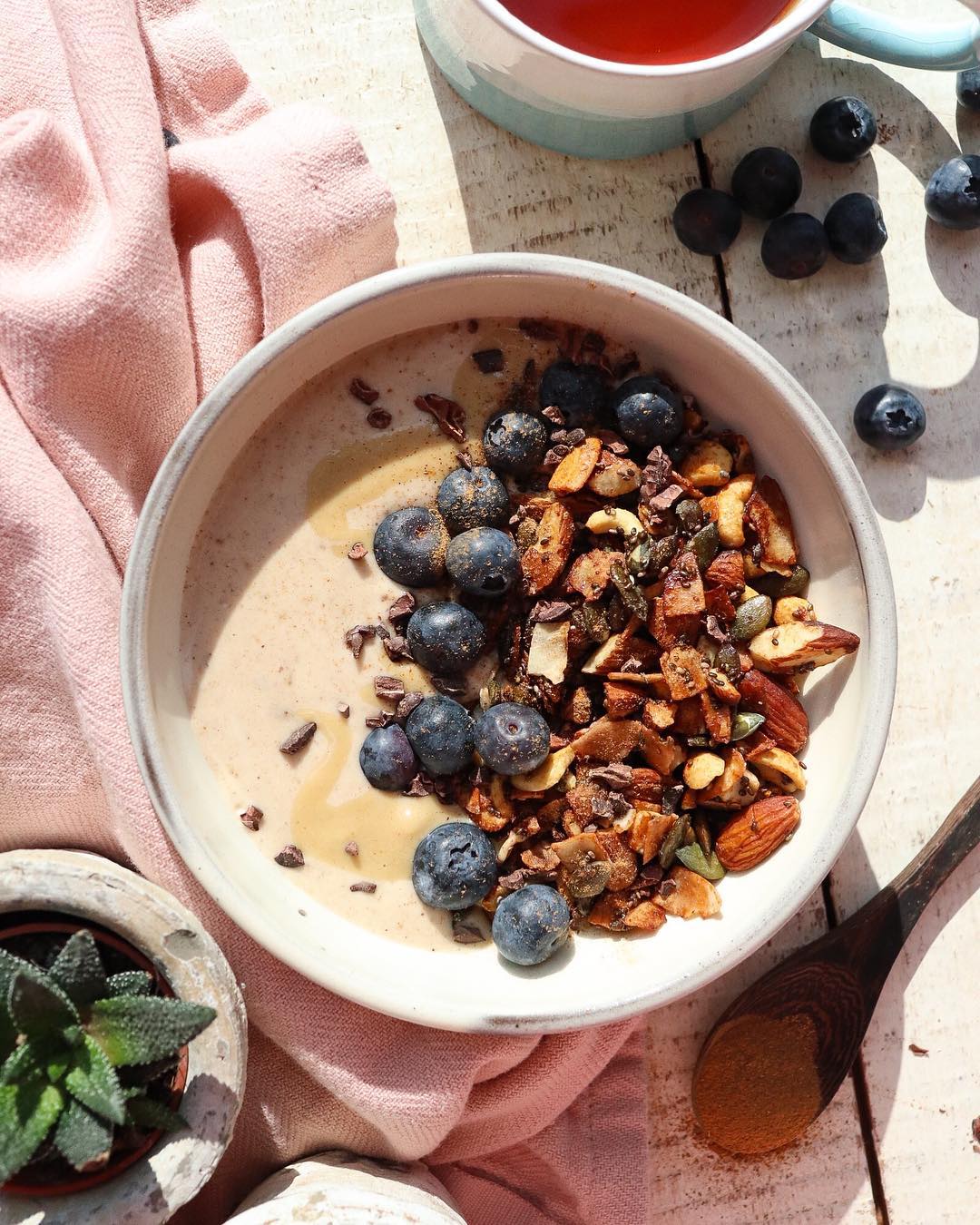 Cinnamon and Tahini Smoothie Bowl
