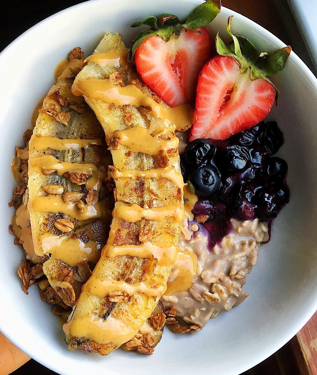 Overnight Oats with Caramelized Banana Topping