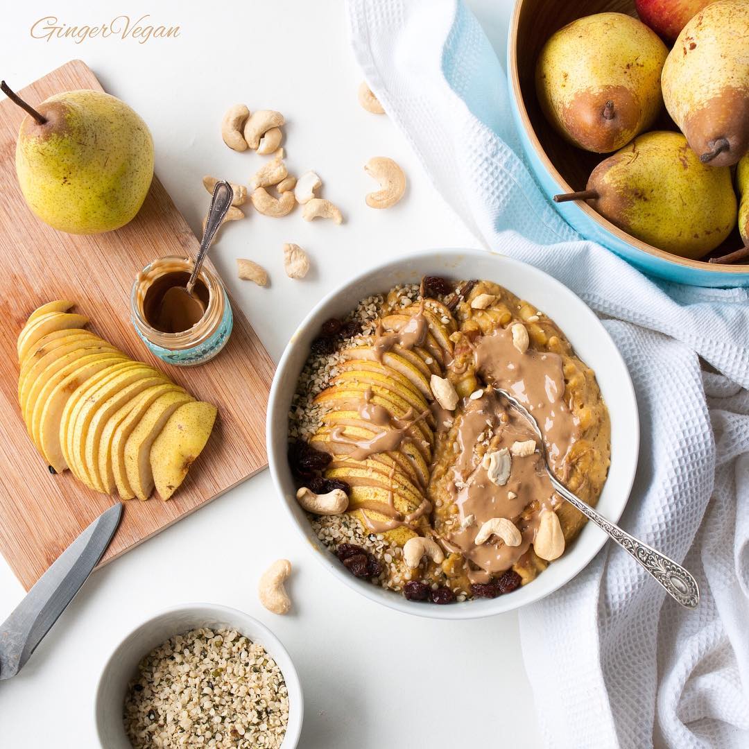 Vegan Apple Pie Oatmeal with Turmeric
