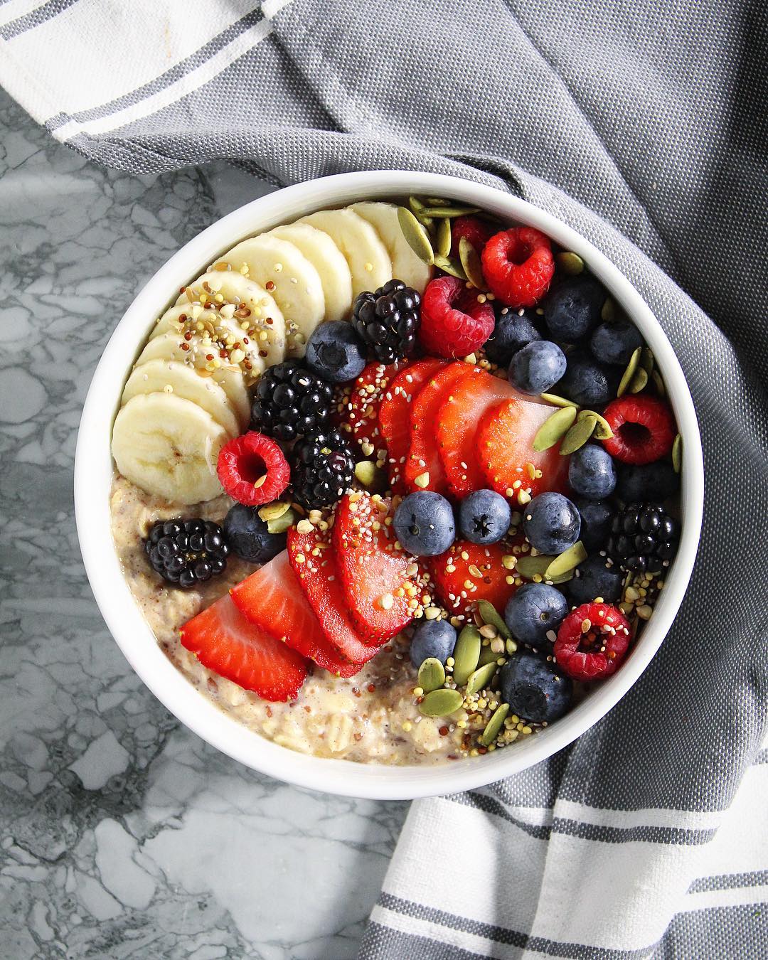 Delicious Overnight Oats with Fresh Berries and Banana