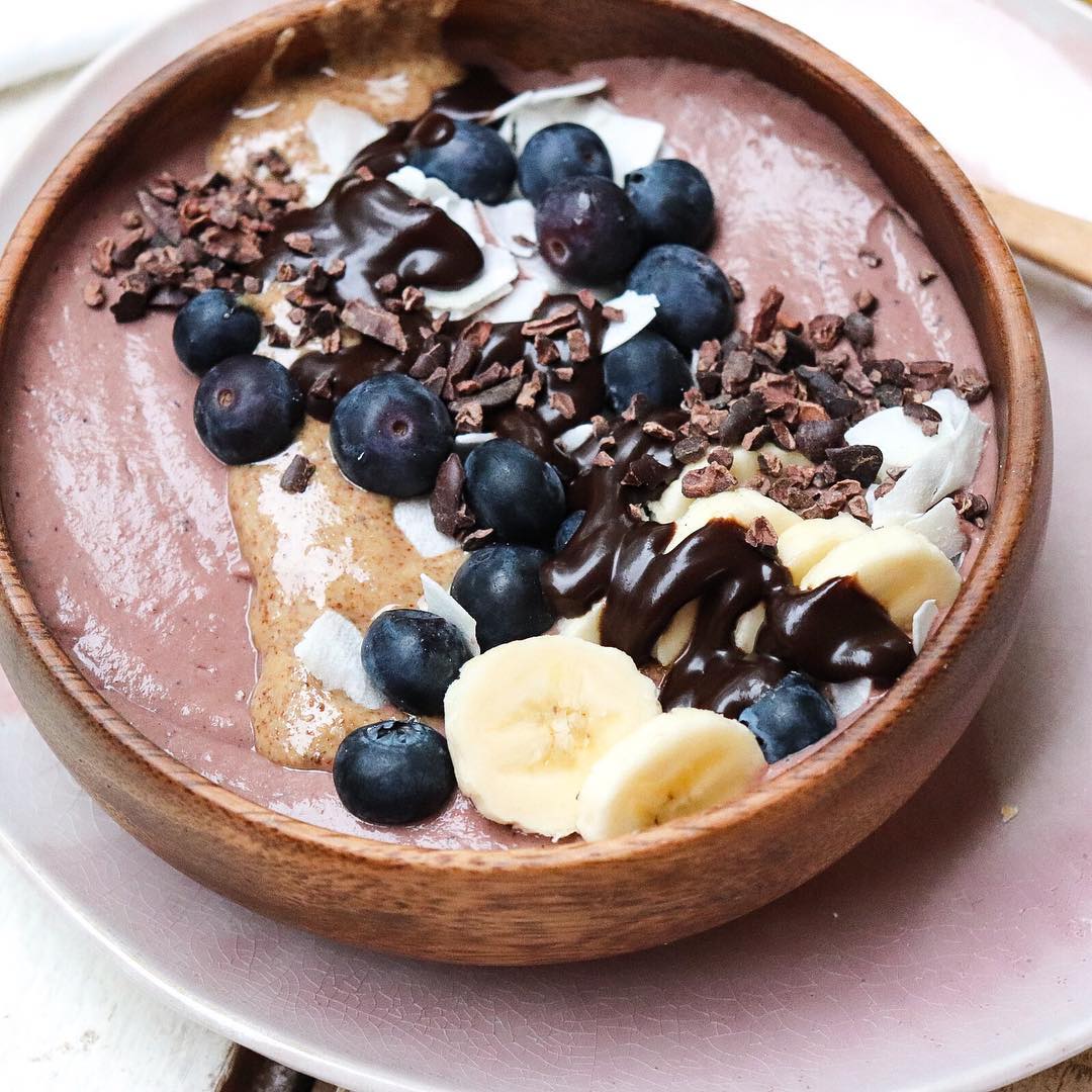 Creamy Acai Bowl with Fresh Fruits and Superfoods