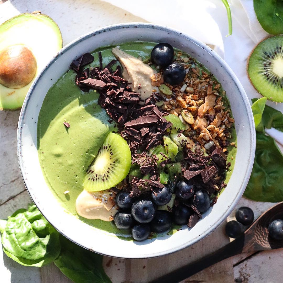 Delicious Green Smoothie Bowl with Fresh Fruits