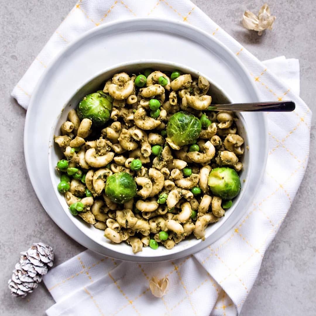 White Bean Pesto Macaroni with Vegetables