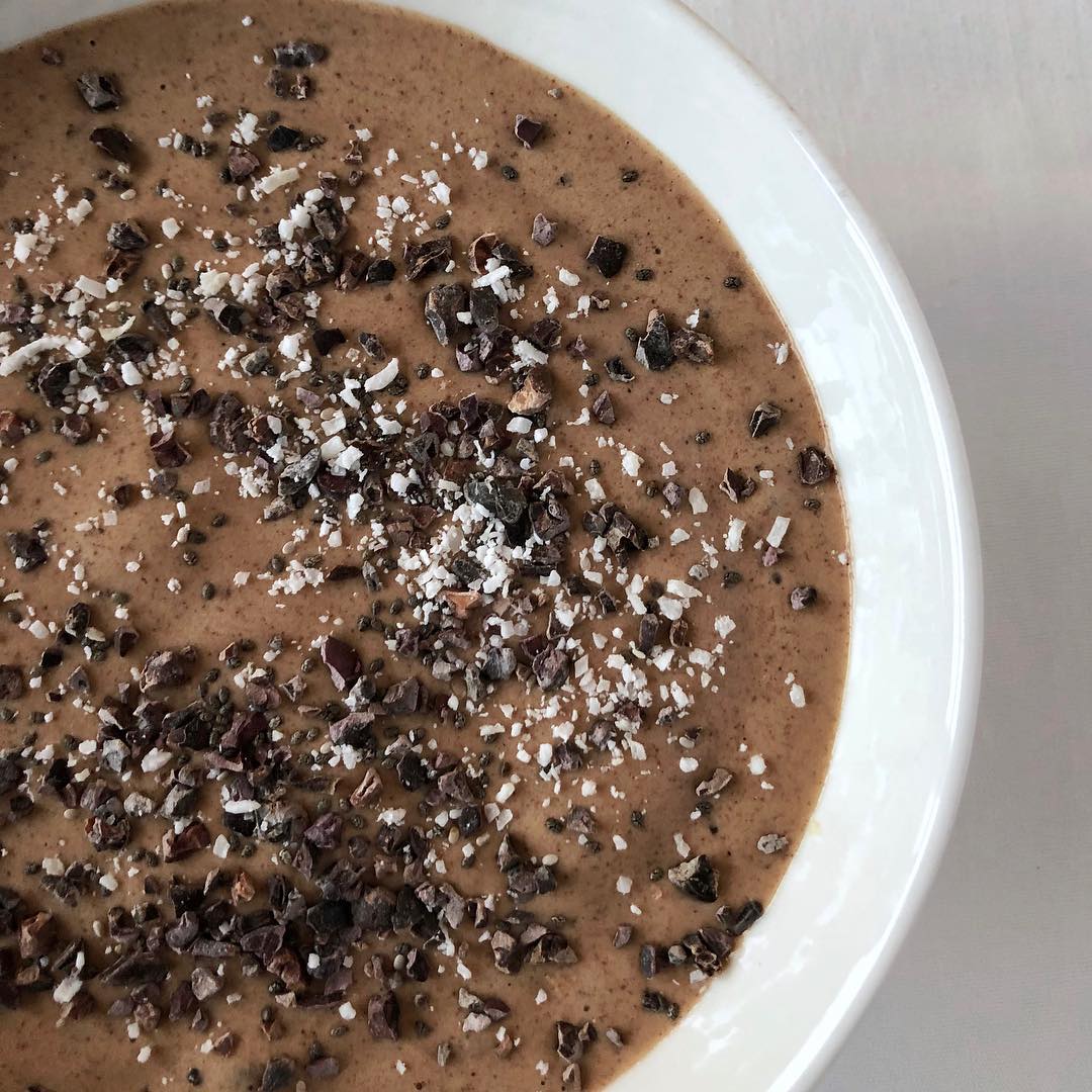 Healthy Peanut Butter Chocolate Smoothie Bowl