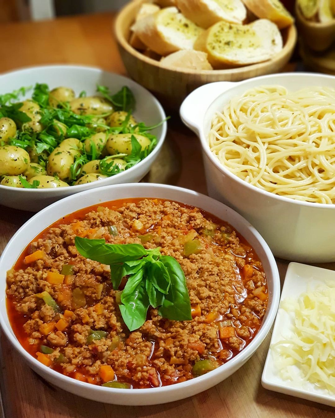 Hearty Spaghetti Bolognese with Spices and Vegetables