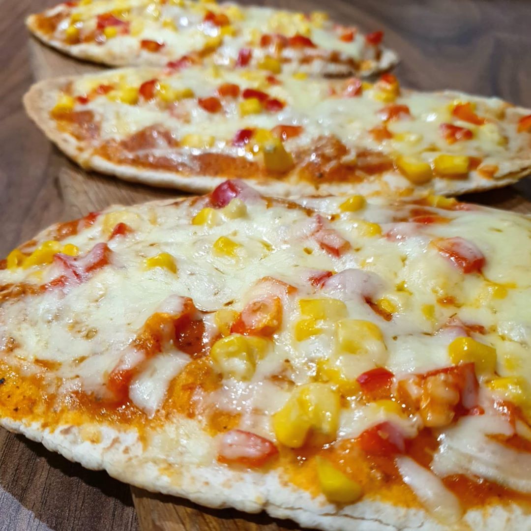 Quick and Simple Pizza Sauce from Tomatoes