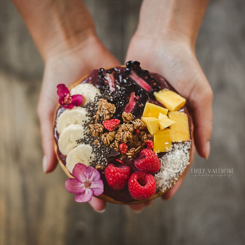 Classic Açaí Bowl with Berries and Mango