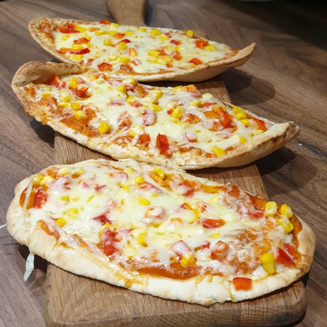 Quick and Simple Pizza Sauce from Tomatoes