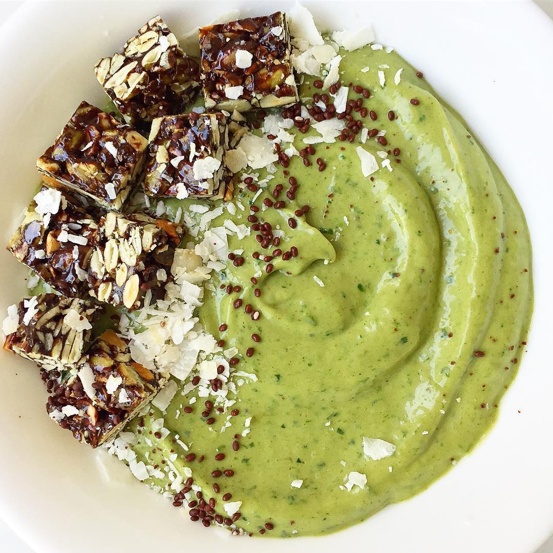 Mint Chocolate Superfood Smoothie Bowl