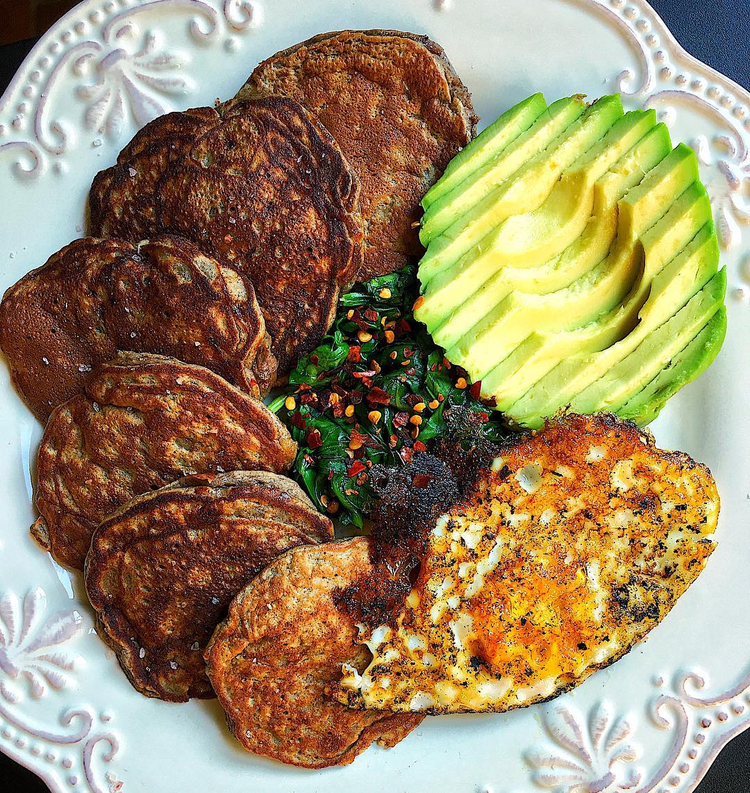 Simple Protein Pancakes with Banana and Eggs