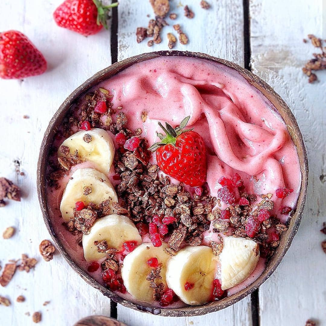 Refreshing Strawberry Nicecream Bowl with Banana
