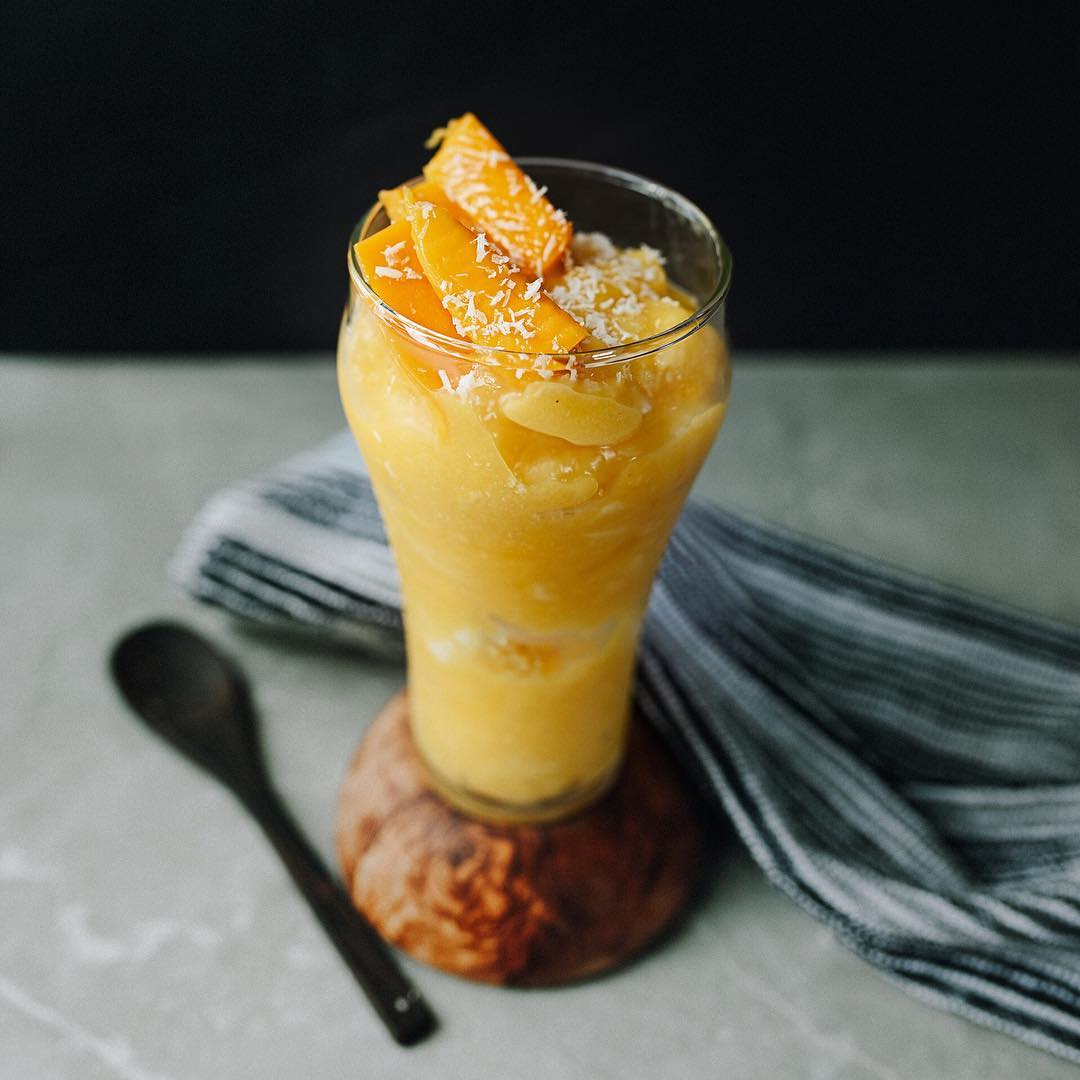 Refreshing Mango Banana Delight Smoothie