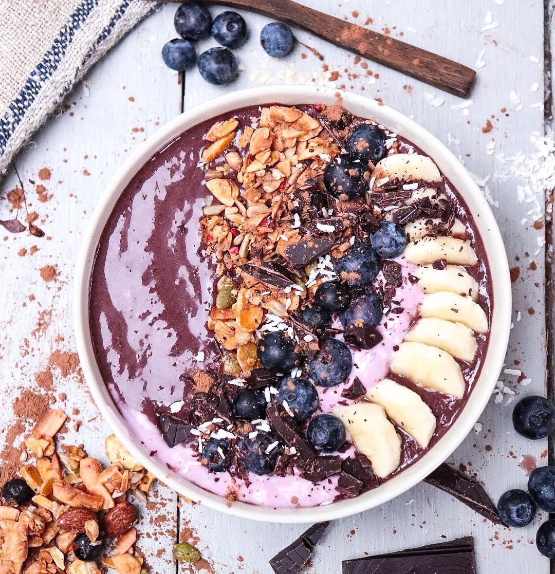 Refreshing Acai Bowl with Berries and Granola