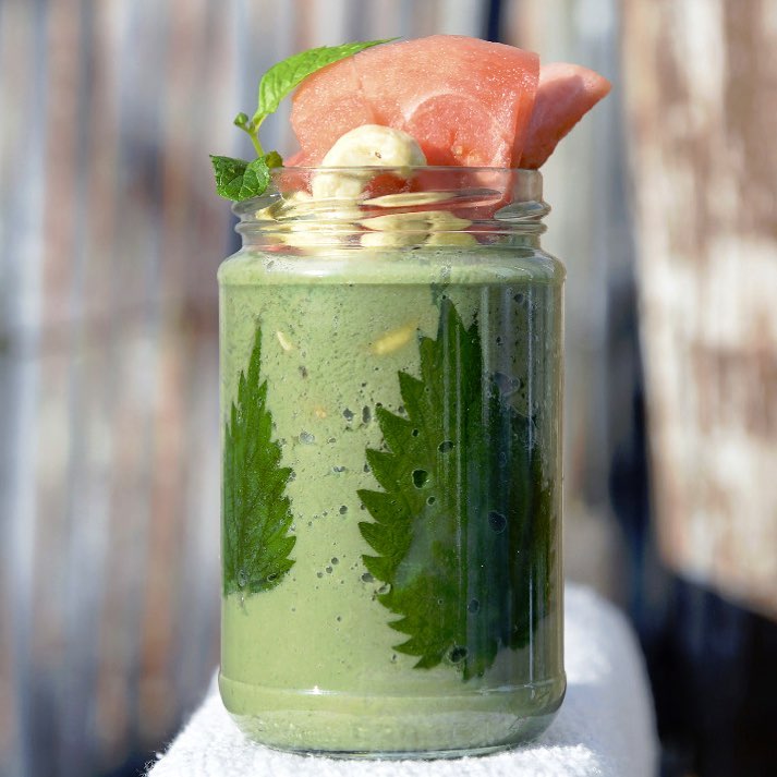 Healthy Nettle and Banana Smoothie