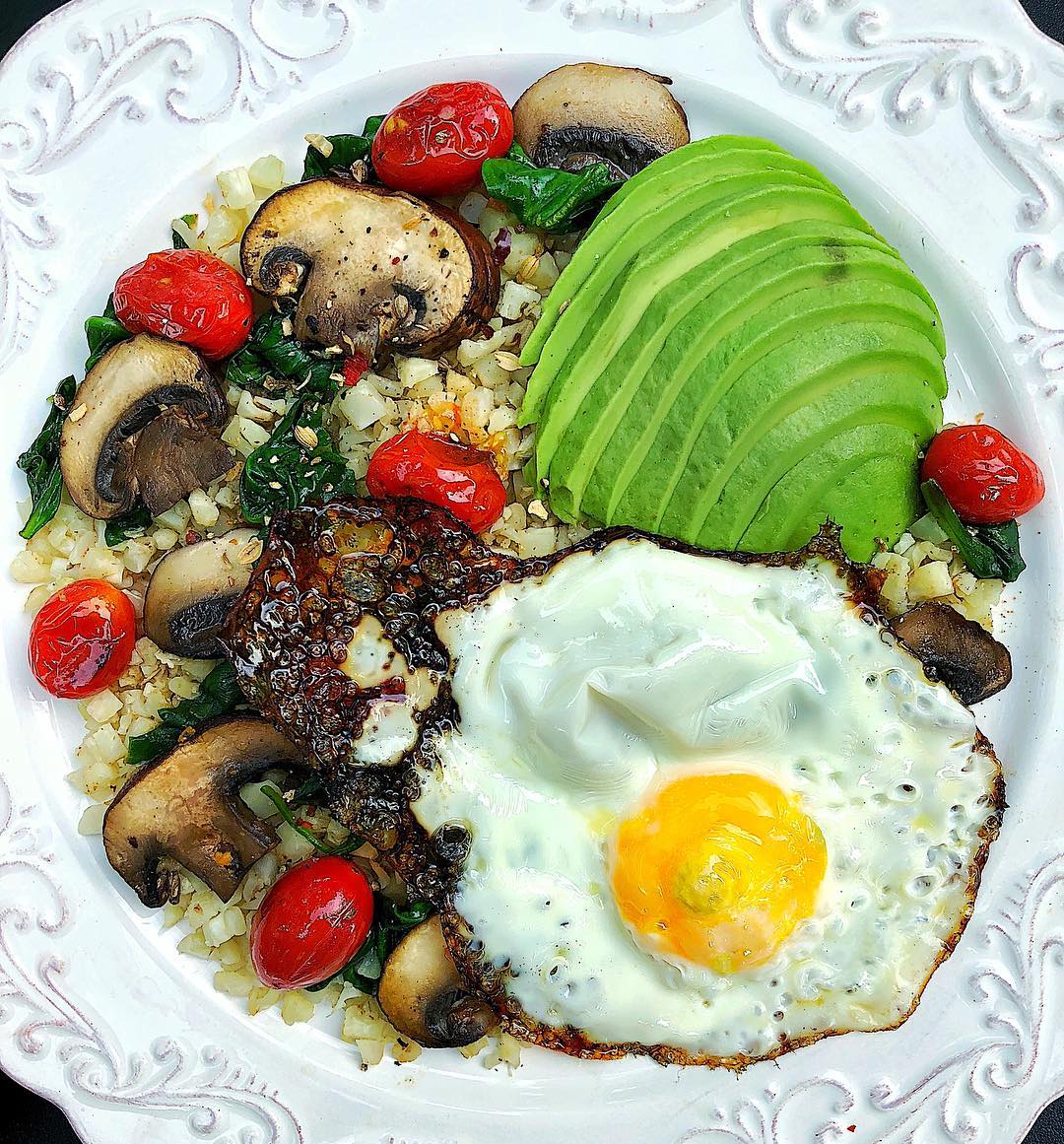 Cauliflower Rice Breakfast Scramble with Egg and Veggies