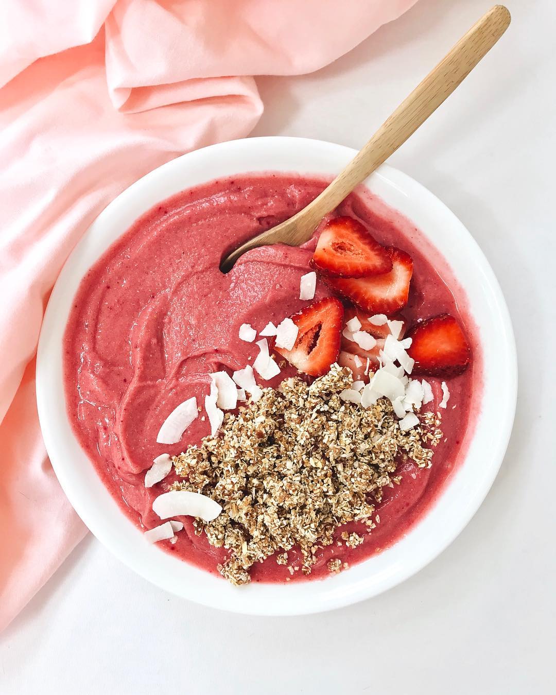 Pineapple Strawberry Lemonade Smoothie Bowl