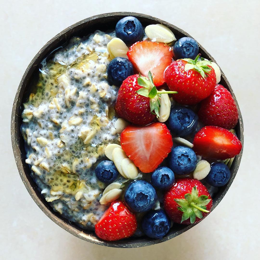 Oat and Chia Porridge with Berries and Honey
