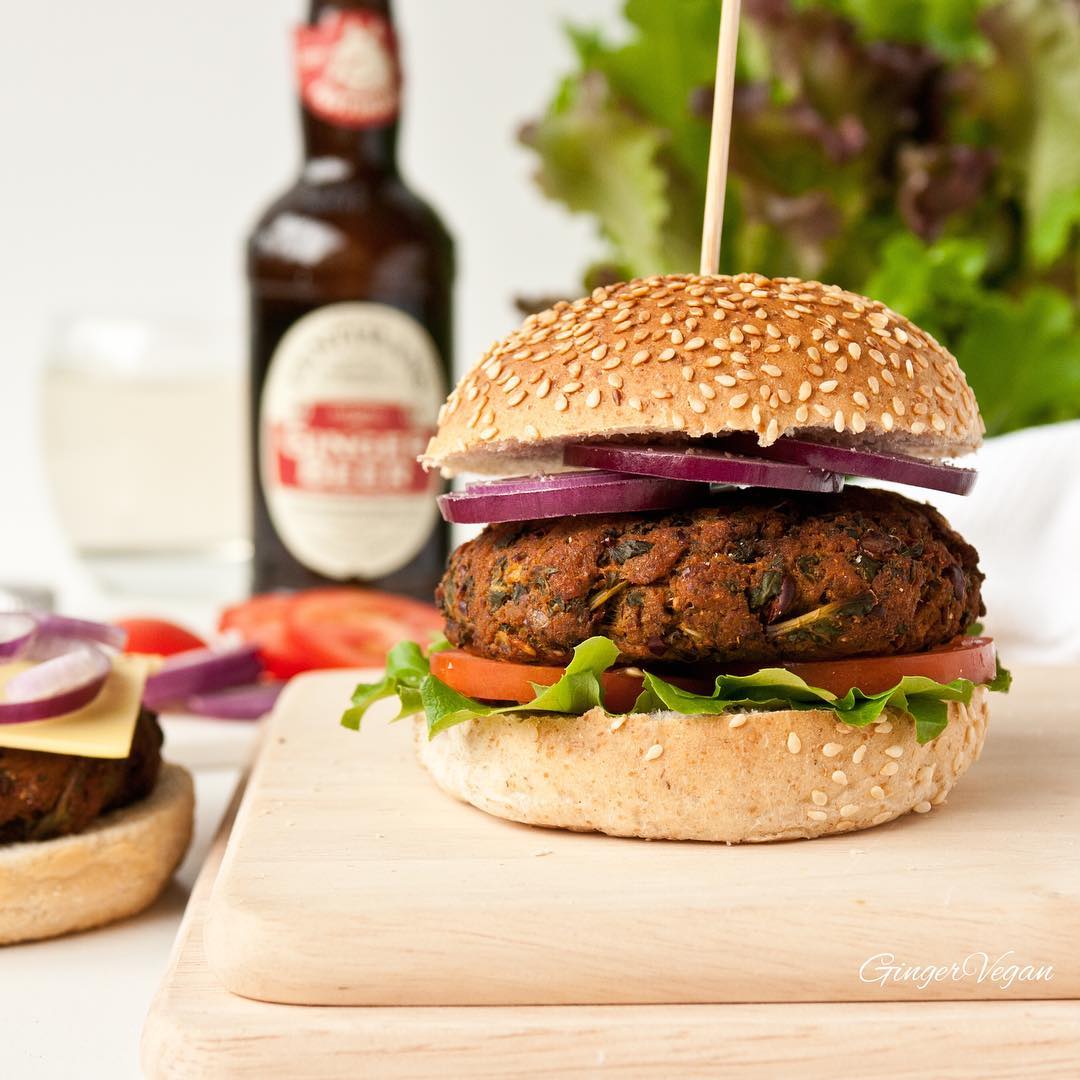 Burgers with Potato Wedges