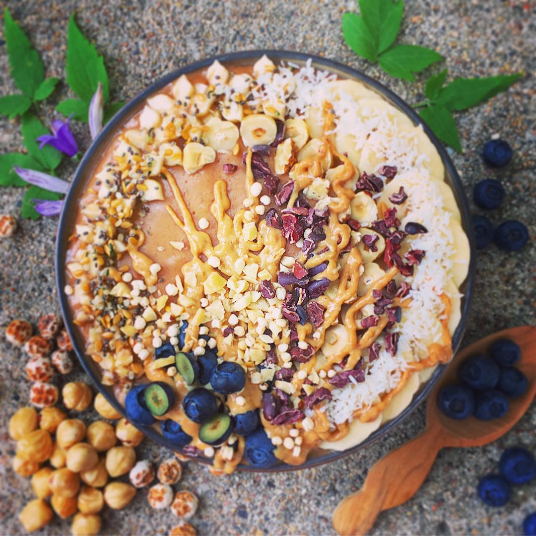 Banana Caramel Smoothie with Toppings
