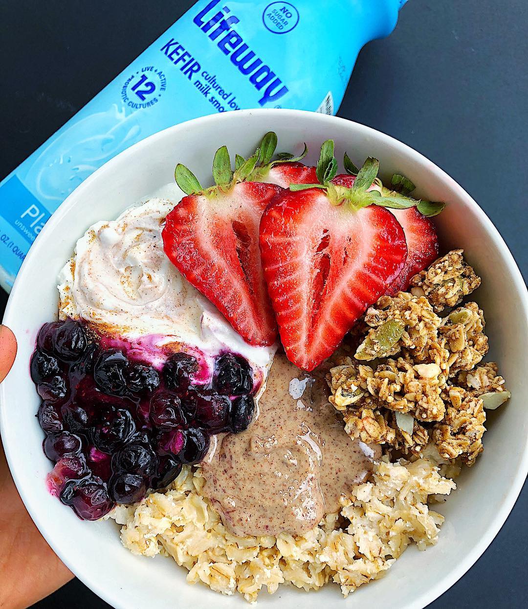 Easy Overnight Oats with Kefir and Berries