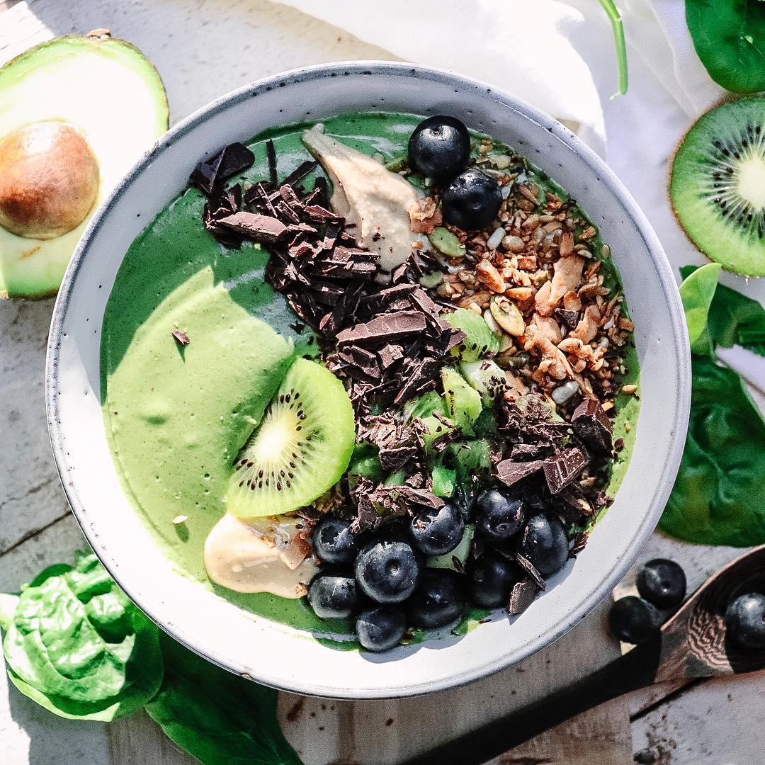 Spinach Kiwi Avocado Smoothie Bowl