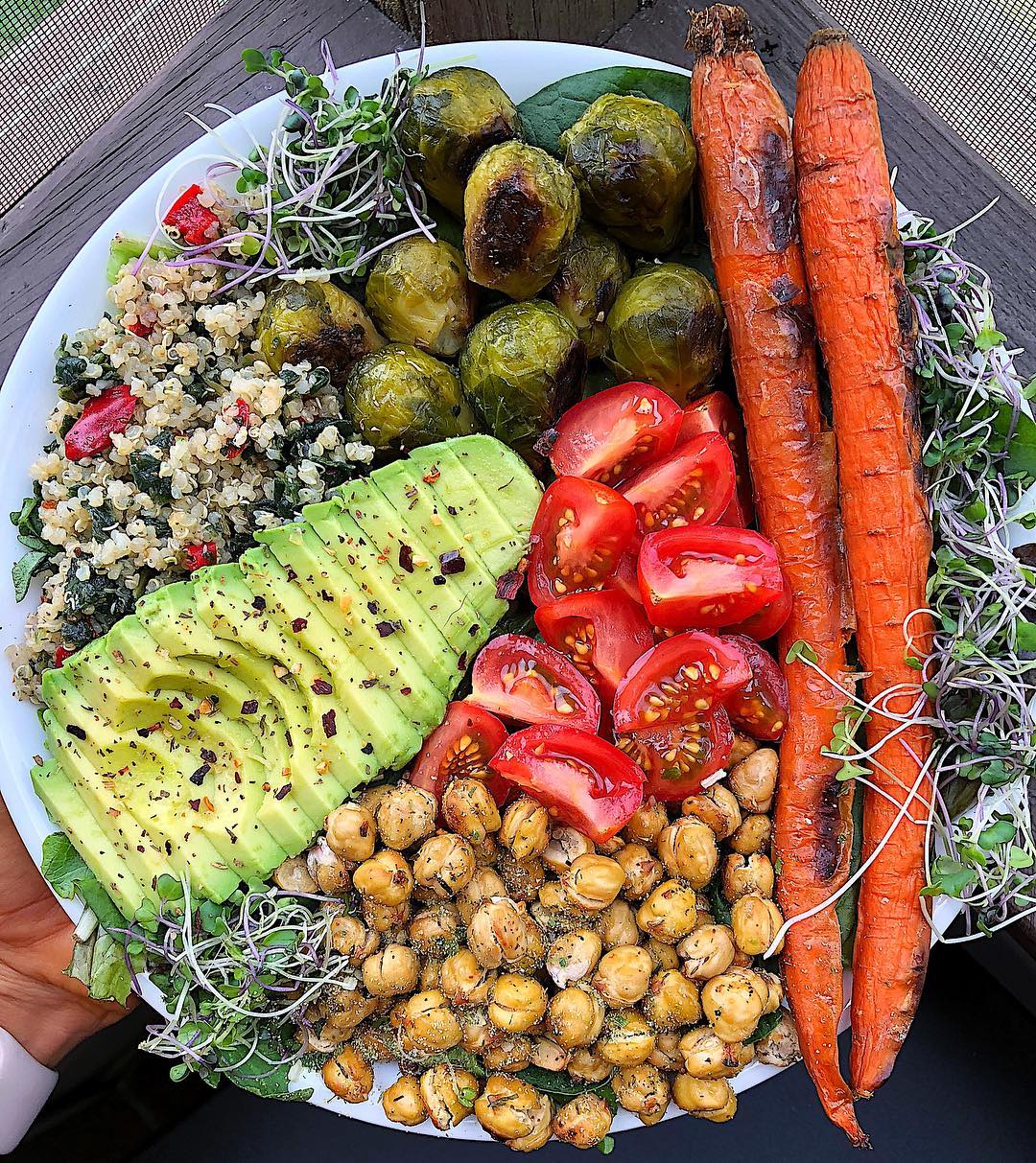 Veggie Bowl with Roasted Chickpeas and Quinoa