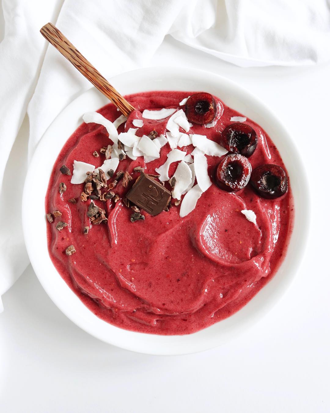 Berrylicious Smoothie Bowl with Bananas and Berries
