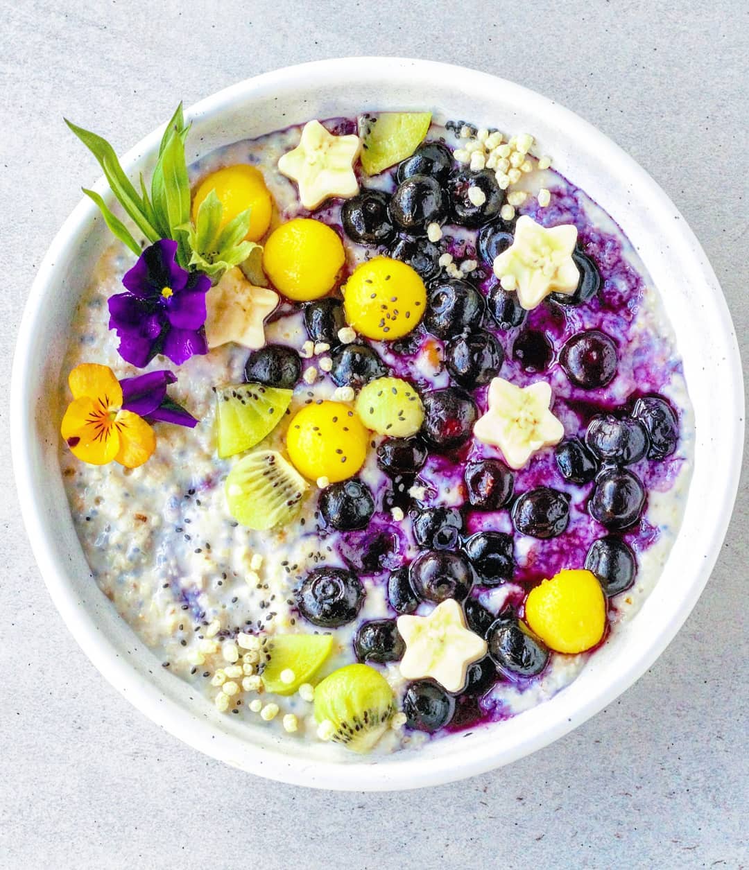 Oats and Blueberry Breakfast Bowl