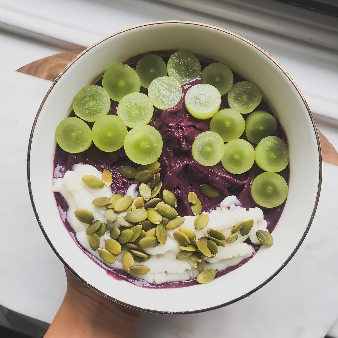 Açaí Bowl with Fruits and Toppings