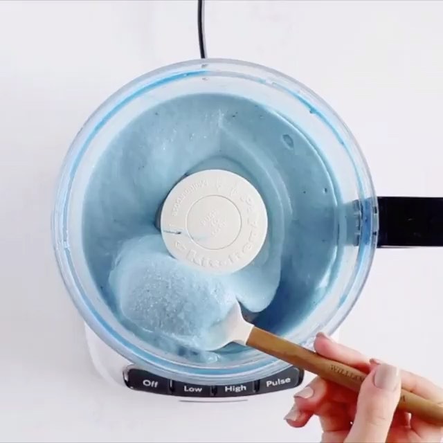 Healthy Vegan Spirulina Smoothie Bowl