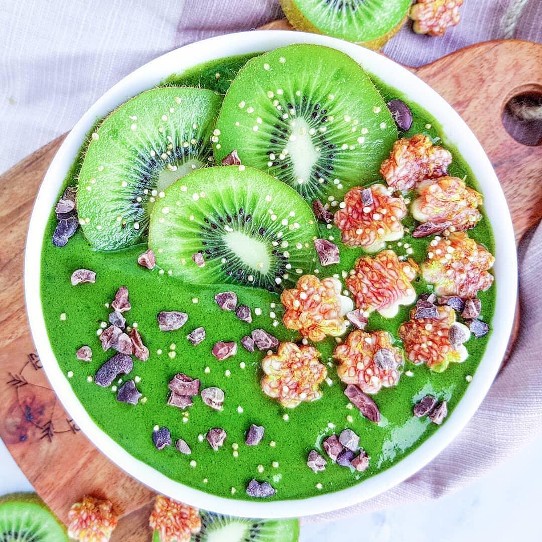 Green Smoothie Bowl with Toppings