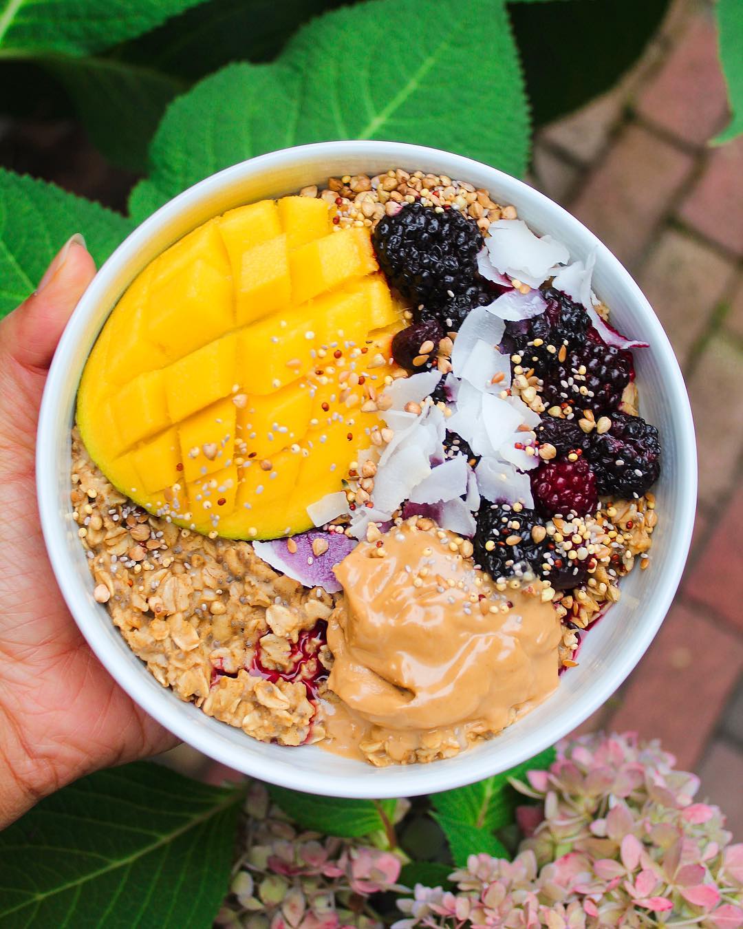 Quick Cinnamon and Turmeric Oats Breakfast Bowl