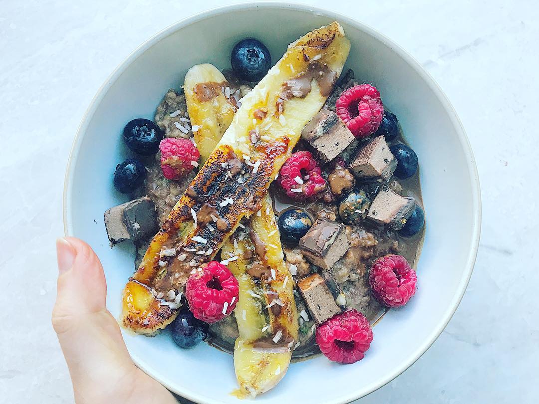 Tasty Microwave Oats with Chocolate and Zucchini