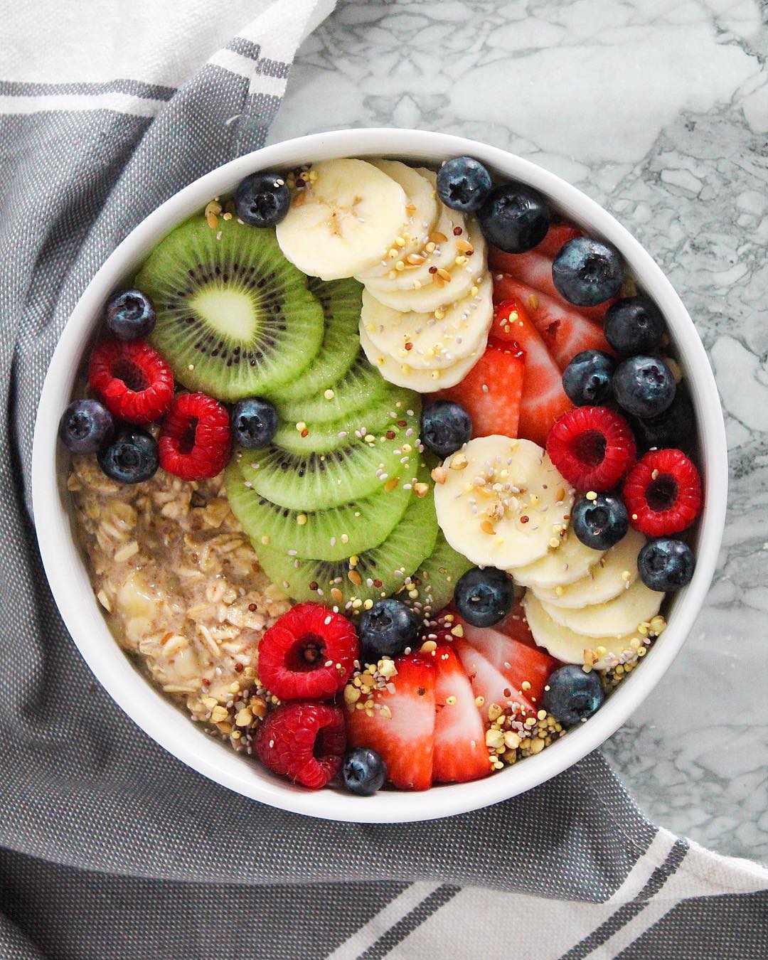 Cinnamon Oats with Fresh Fruit Topping