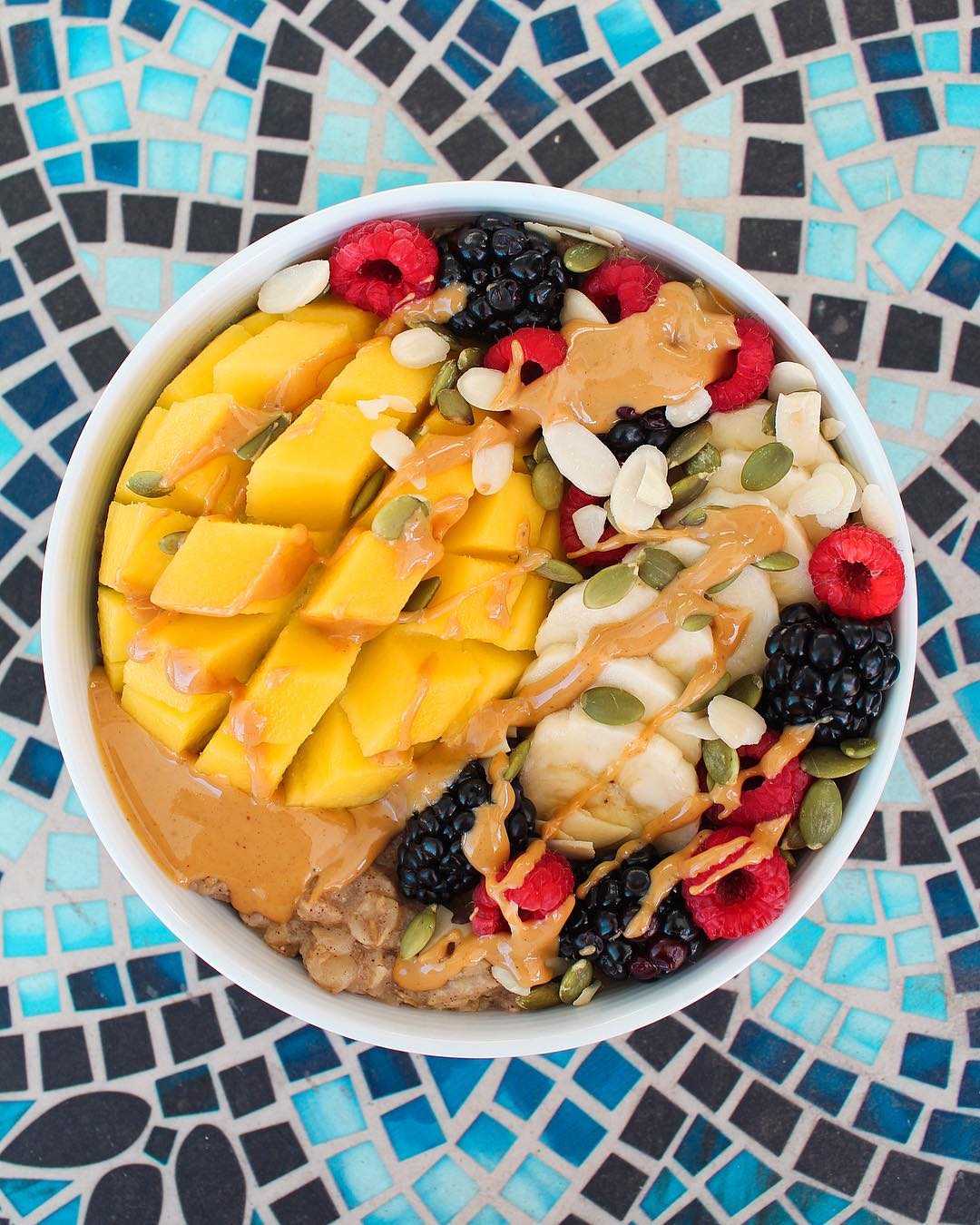 Easy Vanilla Oatmeal Breakfast with Fresh Toppings