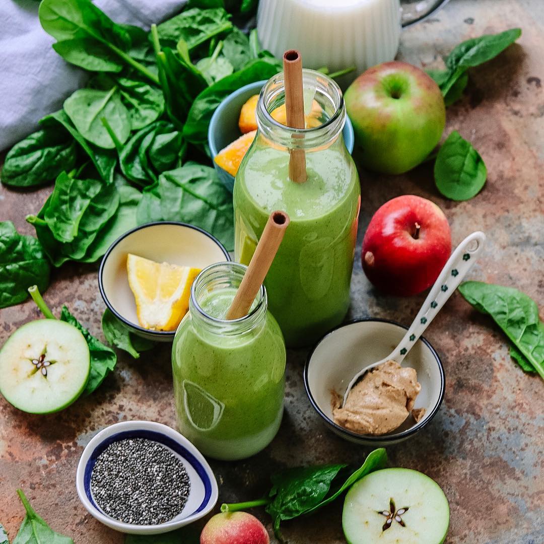 Delicious Green Smoothie with Banana and Spinach