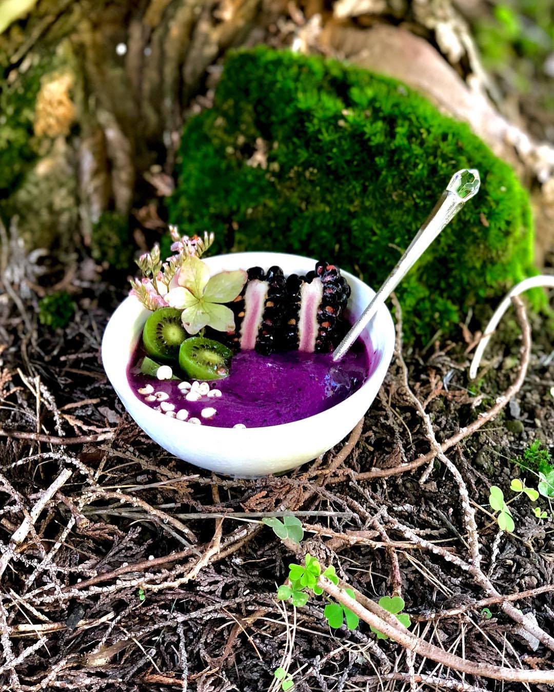 Vegan Pink Pitaya Smoothie Bowl