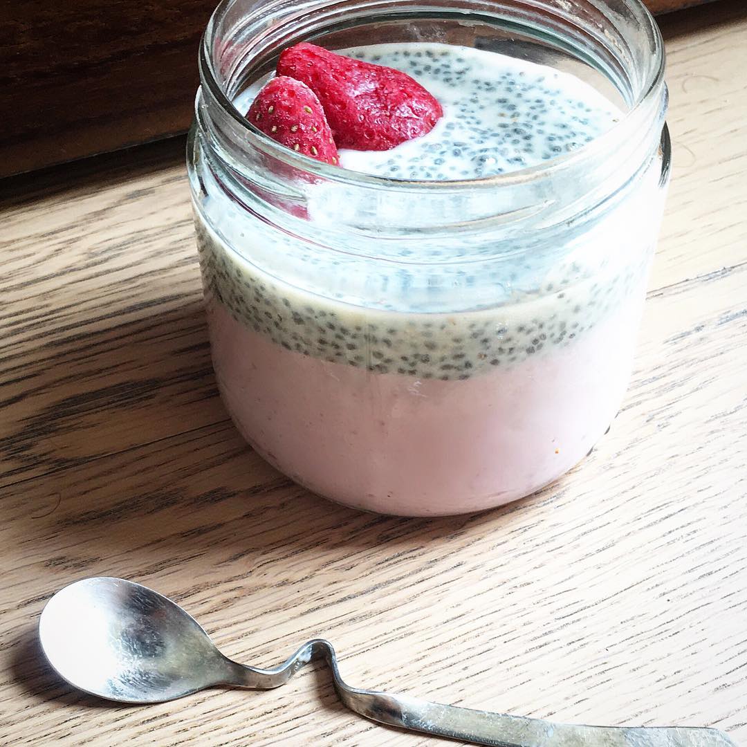Healthy Vegan Chia Strawberry Pudding Treat