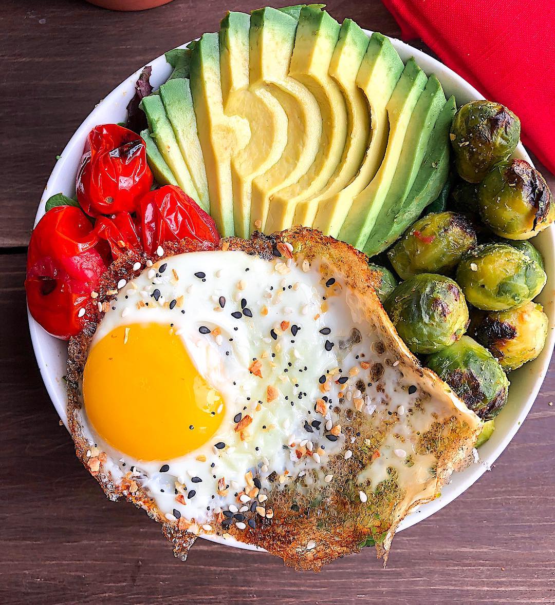Simple Egg and Veggie Breakfast Bowl