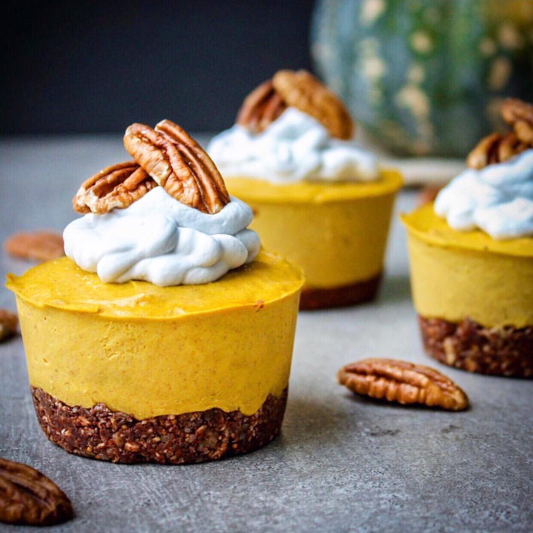 Vegan Pumpkin Pie Cheesecakes